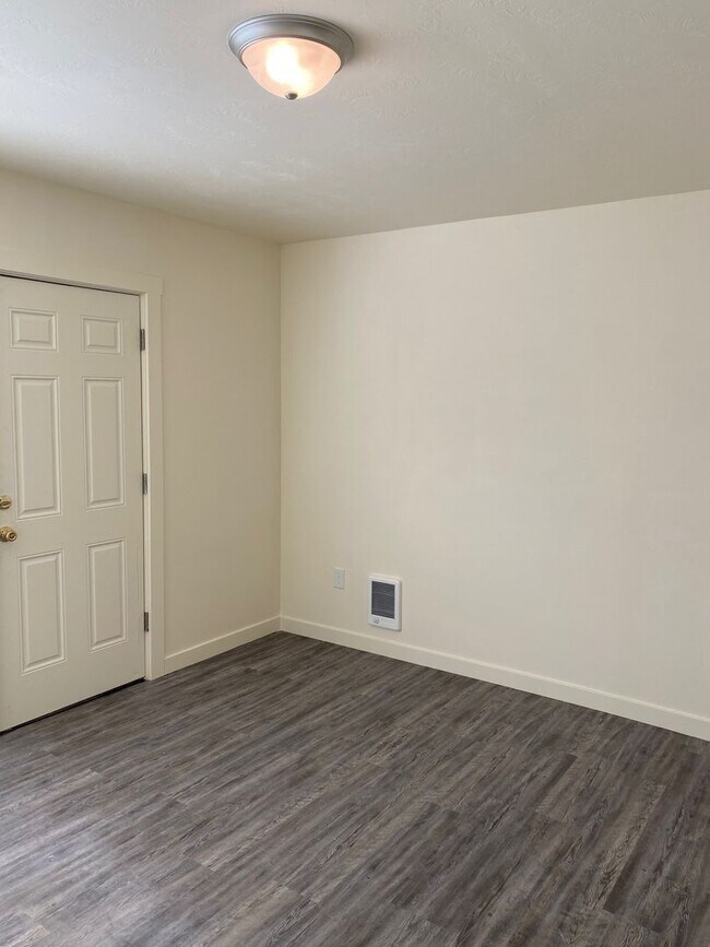 Foto del edificio - Two Bedrooms One Bathroom Home near Irving...