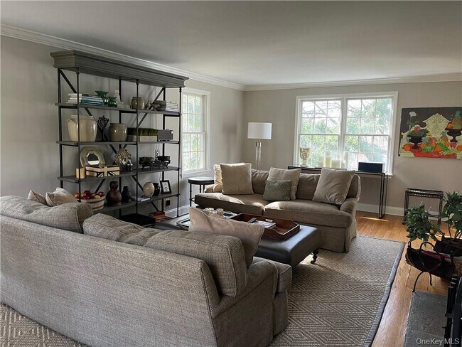 Building Photo - 49 Commodore Rd