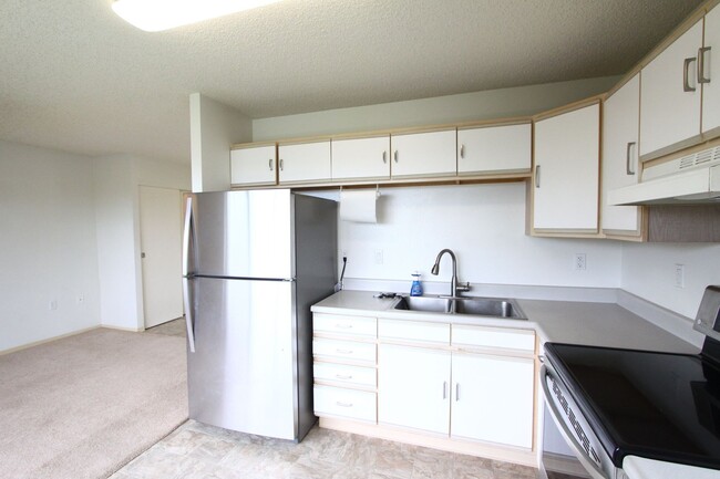 Building Photo - 1 bedroom, 1 bath, 2 parking unit in Cresc...