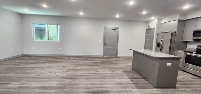 Building Photo - 7040 Woodman Ave