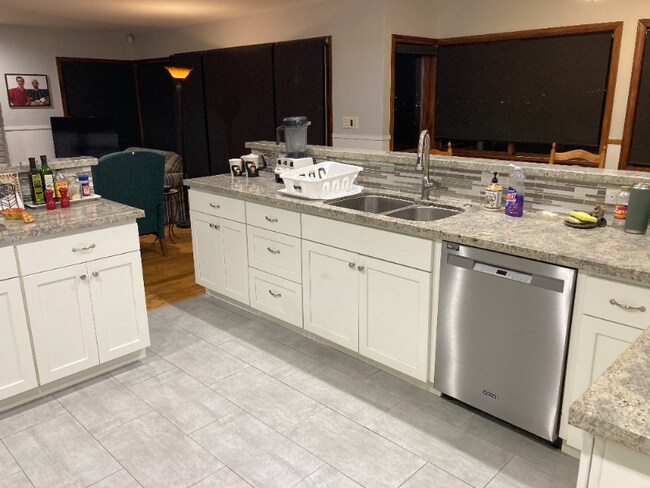 Building Photo - 1377 Ardmore Dr