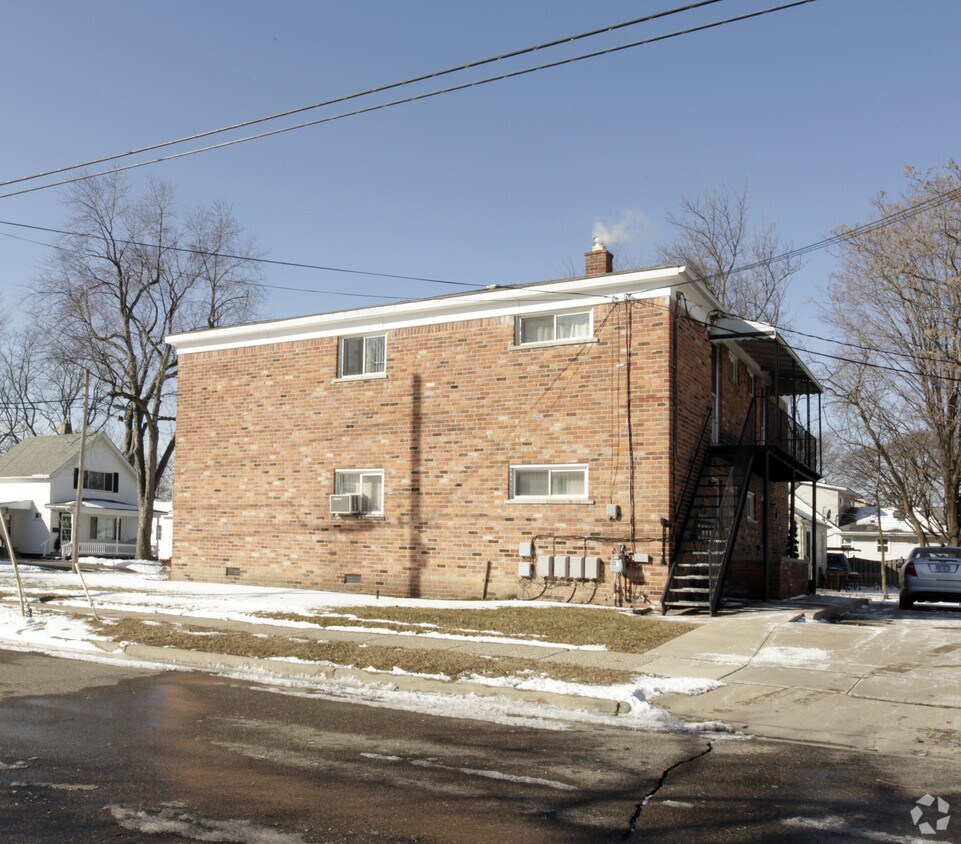 302 Maple St, Plymouth, MI 48170 Apartments in Plymouth, MI