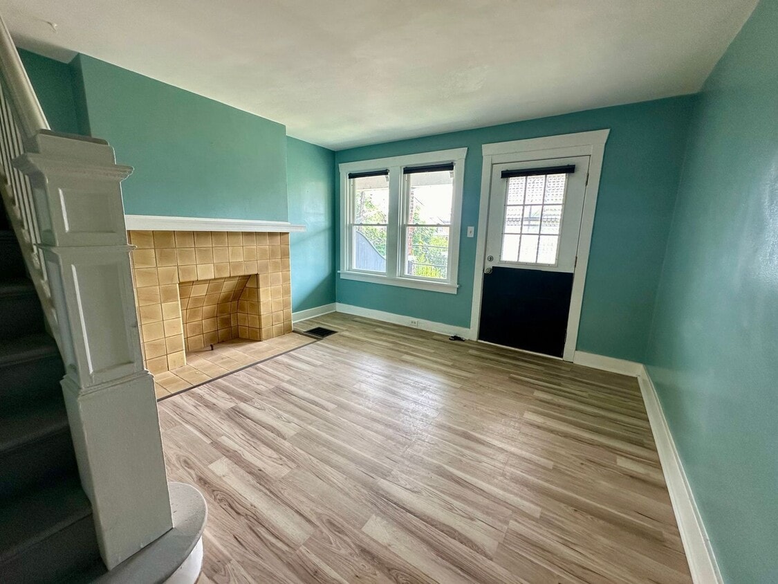 Photo - 929 Clarissa St