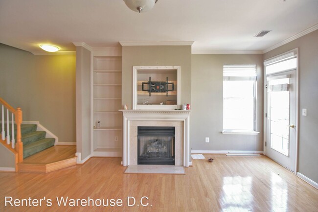 Building Photo - 2 br, 2.5 bath House - 2665 Manhattan Plac...