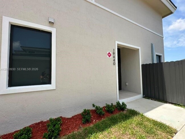 Building Photo - 19440 SW 125th Ave