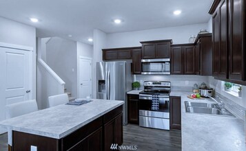 Building Photo - 6493 Hornet Cir NE