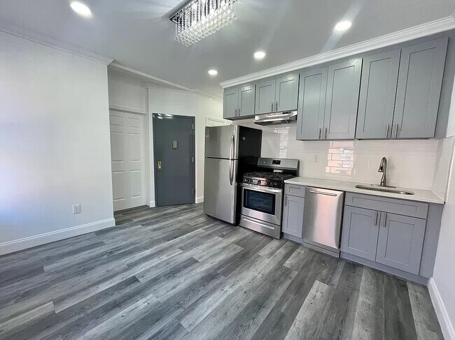 Foto del edificio - 598 Morris Avenue