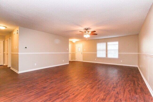 Foto del edificio - 2425 Woodmont Ct