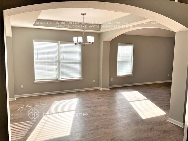 Building Photo - 706 Porta Rosa Circle
