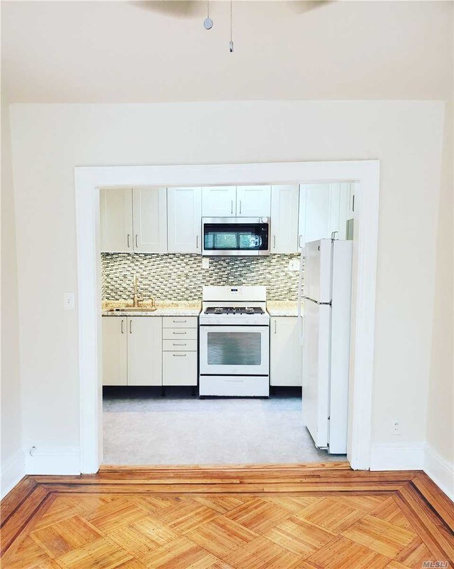 Building Photo - 66-15 Woodhaven Blvd