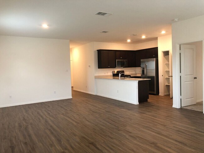 Building Photo - Charming 4/2 Single Story in Riverhill - G...