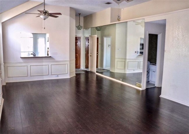 Building Photo - 3047 Renaissance Ct