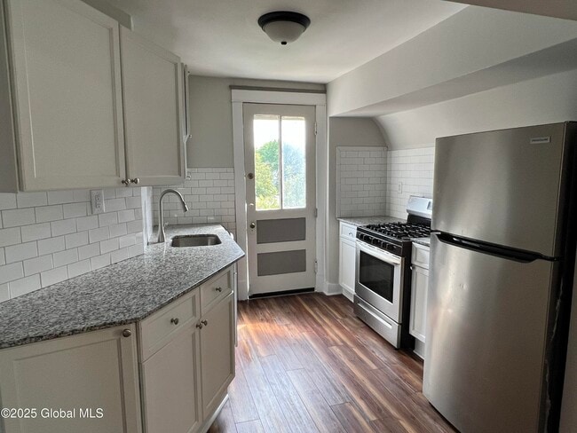 Foto del edificio - 1084 Wendell Ave