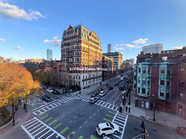 Building Photo - 504 Beacon St