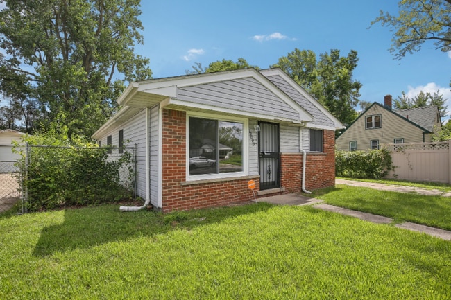 Building Photo - 10000 Stahelin Ave