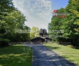 Building Photo - 11539 N Parkview Dr
