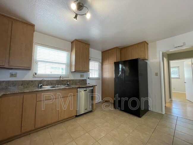 Building Photo - 11202 Alburtis Ave