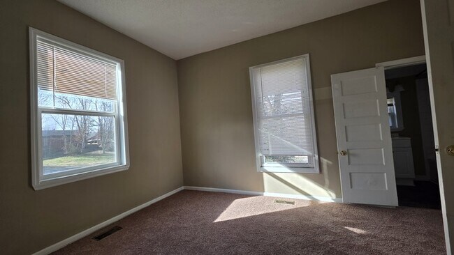 Foto del edificio - Updated Cottage for Lease