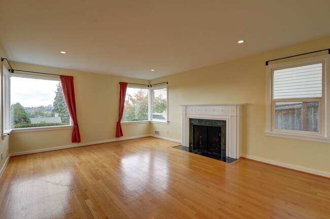 Foto del edificio - Unique Laurelhurst 3 Bedrooms with 2 Bathr...