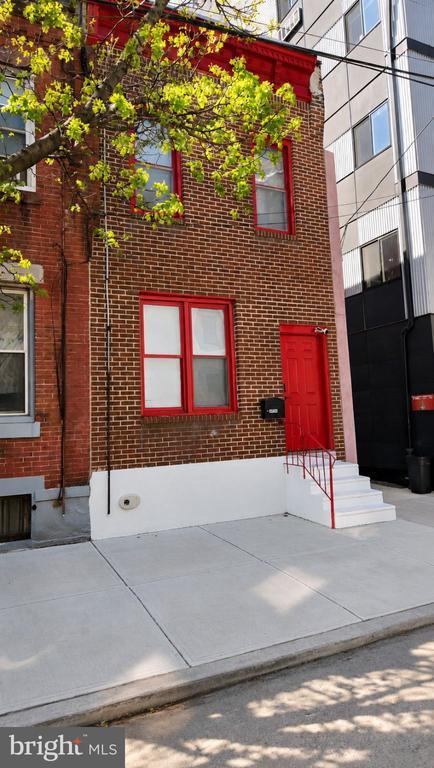 Building Photo - 1558 N Randolph St