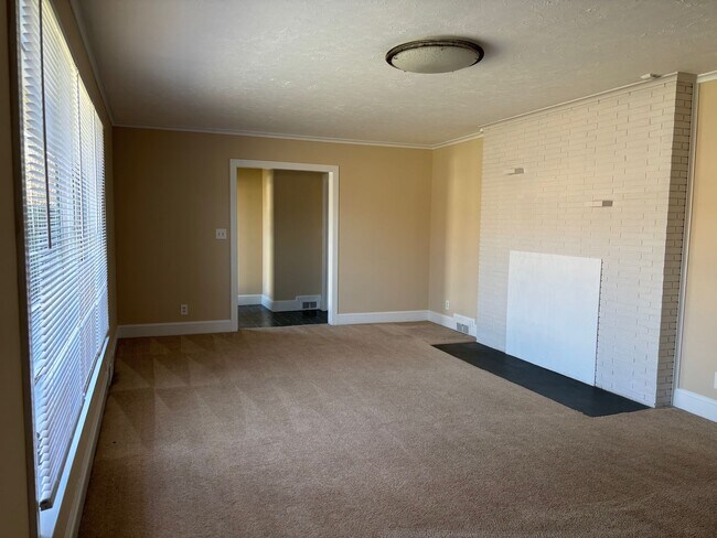 Foto del edificio - 3 BED, 2.5 BATH BRICK HOME RIGHT BY DOWNTOWN ASHEBORO!