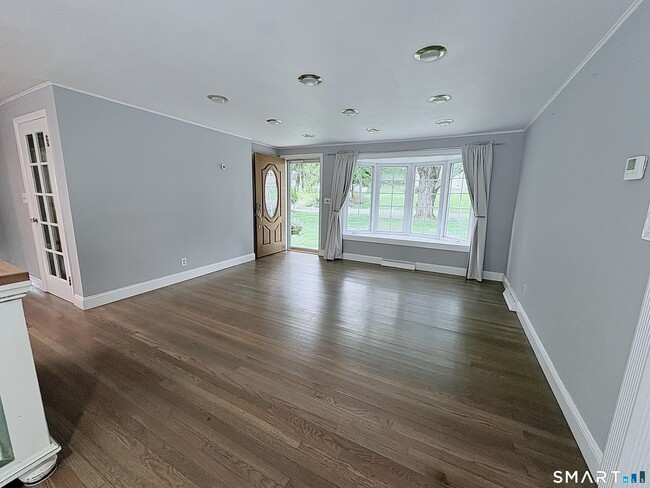 Building Photo - 43 Meadowbrook Rd