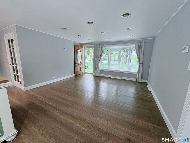 Foto del edificio - 43 Meadowbrook Rd