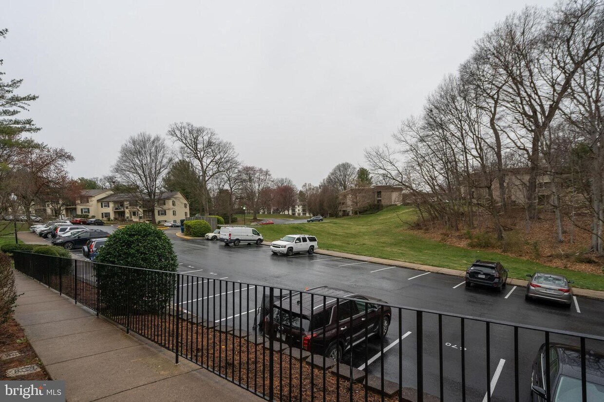 5811 Cambridge Dr Unit 674, West Springfield, VA 22152 Room for Rent