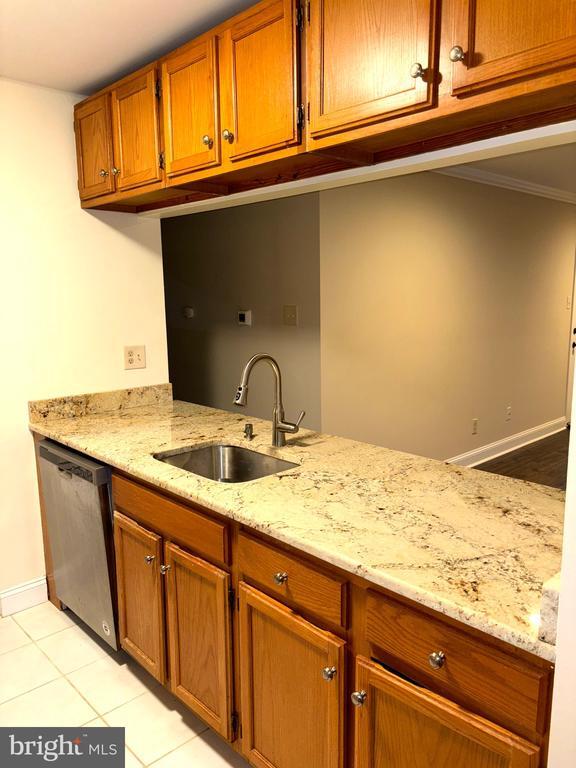 Building Photo - 1833 The Woods II