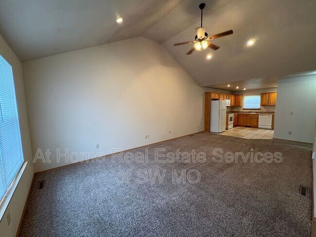 Foto del edificio - 1534 E Kerr St