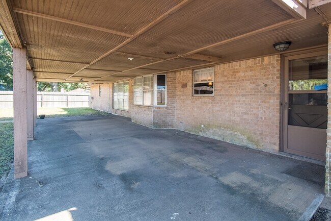 Foto del edificio - 1830 Baker Dr