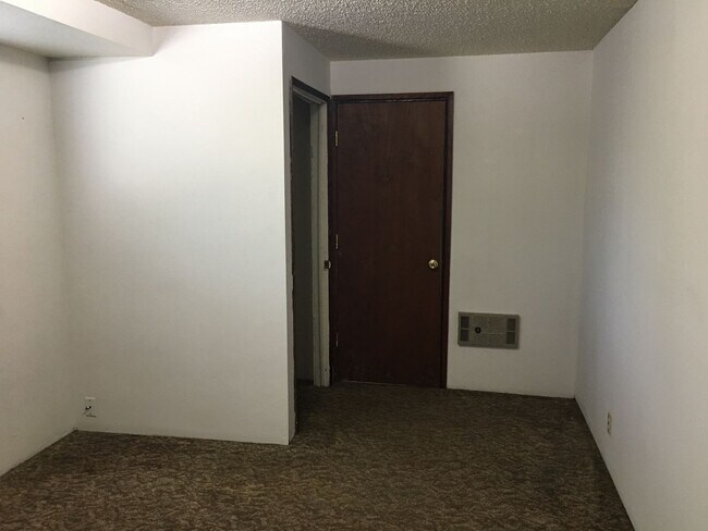 Foto del edificio - ch/lo06