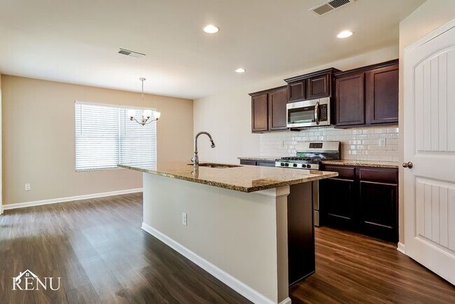 Foto del edificio - 183 Belmont Way