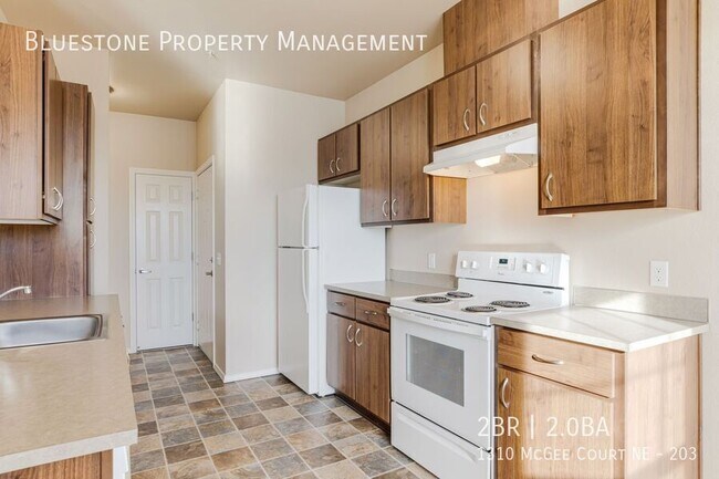 Foto del edificio - 1310 Mcgee Ct NE