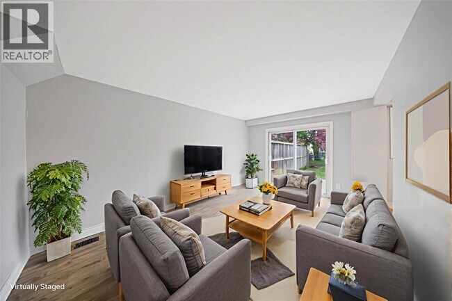 Photo du bâtiment - 183 Bedford Crescent