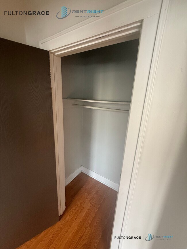 Foto del edificio - 3244 N Pulaski Rd