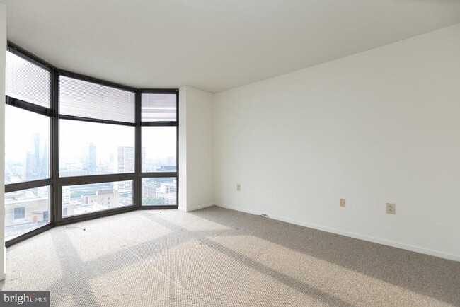 Building Photo - 2020 Walnut St