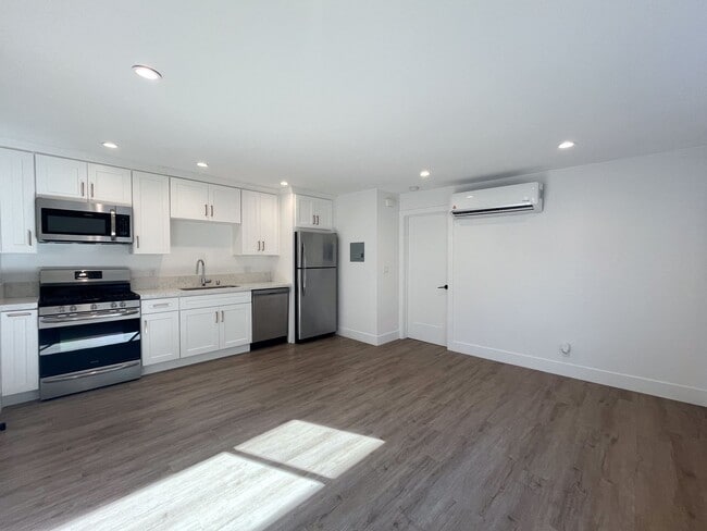 Building Photo - 350 Hermosa