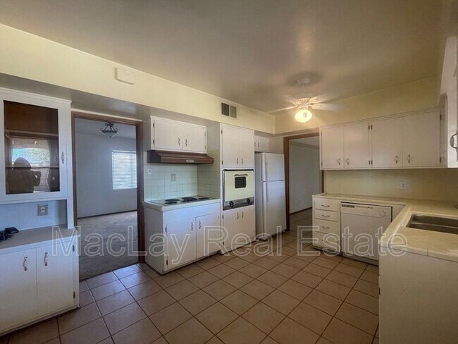 Foto del edificio - 8235 E Virginia Ave