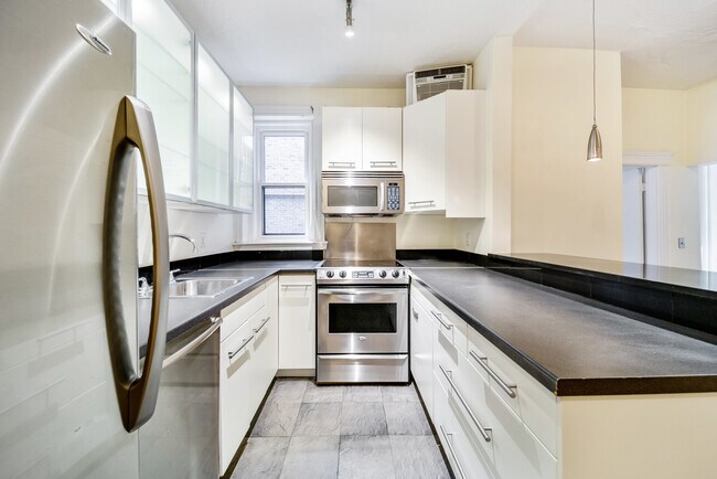 Photo - 137 Peterborough St Apartment