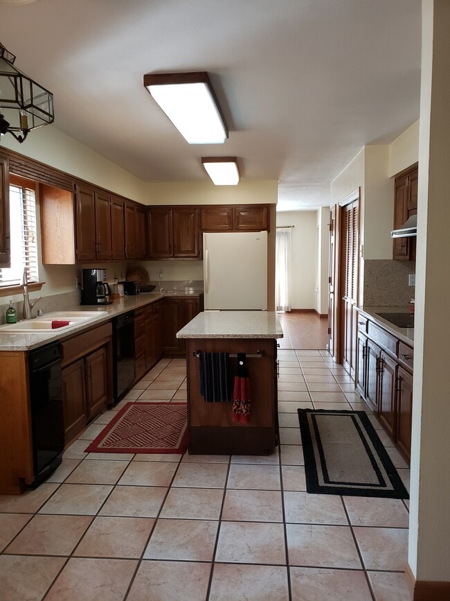 Building Photo - 9628 Merion Cir NE