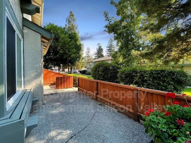 Foto del edificio - 2729 Lone Bluff Way