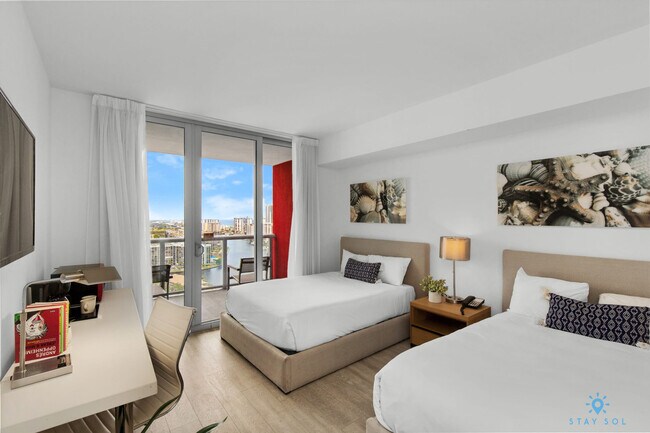 Building Photo - 2602 E Hallandale Beach Blvd