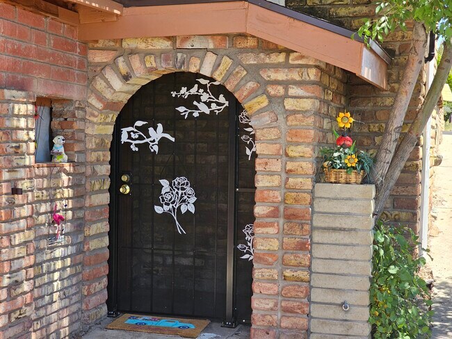 Foto del edificio - 309 E Bailey St
