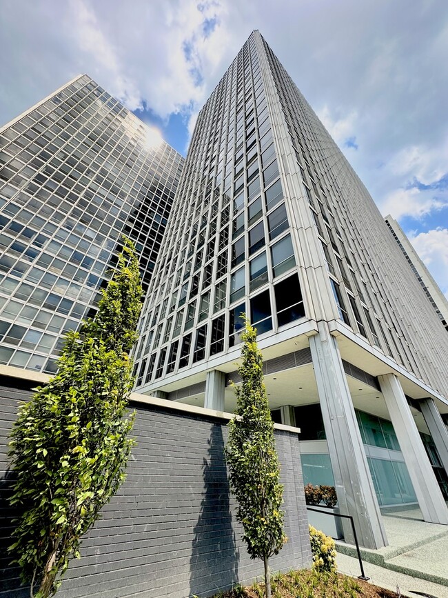 Building Photo - 330 W Diversey Pkwy
