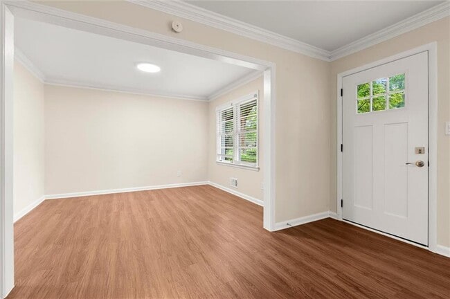 Building Photo - 174 Cromwell Rd NE