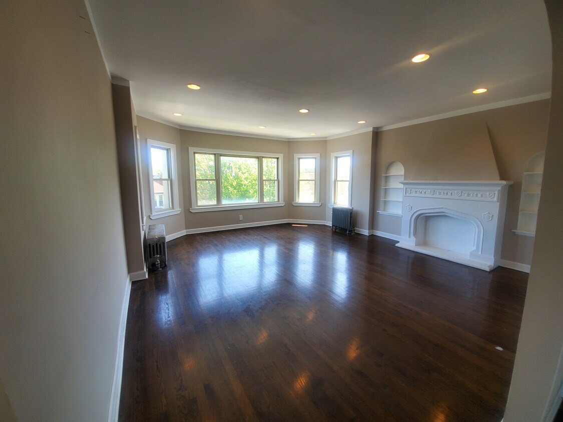 Foto principal - 7840 S Constance Ave