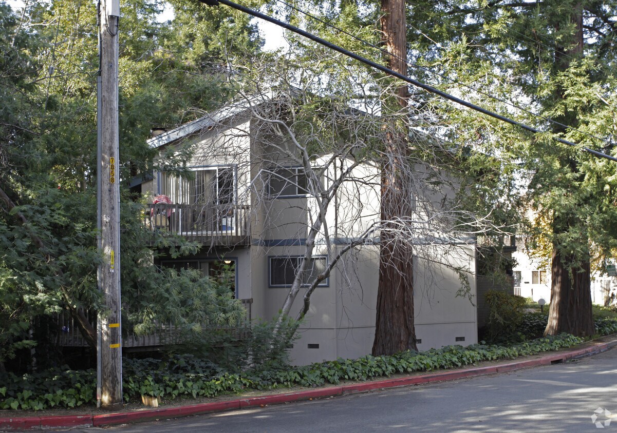 Foto del edificio - 929 Dewing Ave