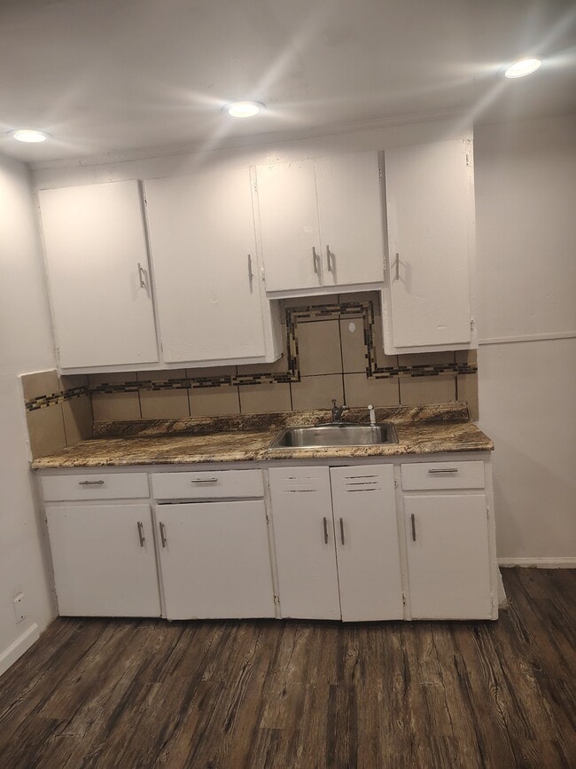 Building Photo - 19324 Avon Ave