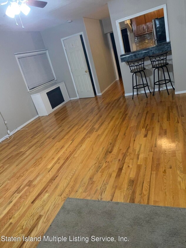 140 Burke Ave, Staten Island, NY 10314 Room for Rent in Staten Island